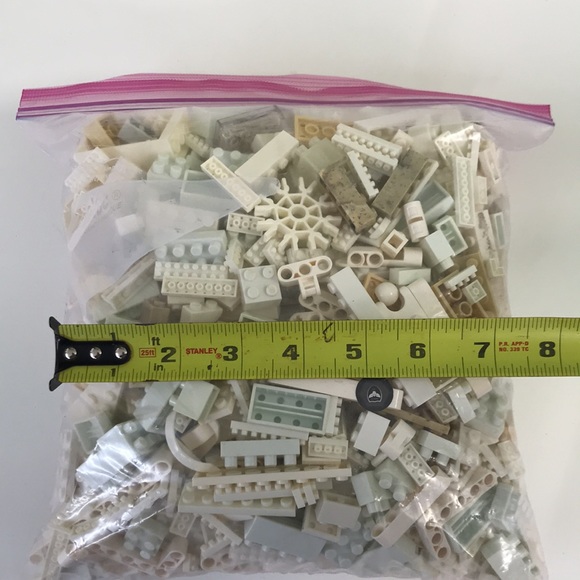 One Gallon Bag of cream & tan LEGO - Picture 5 of 6